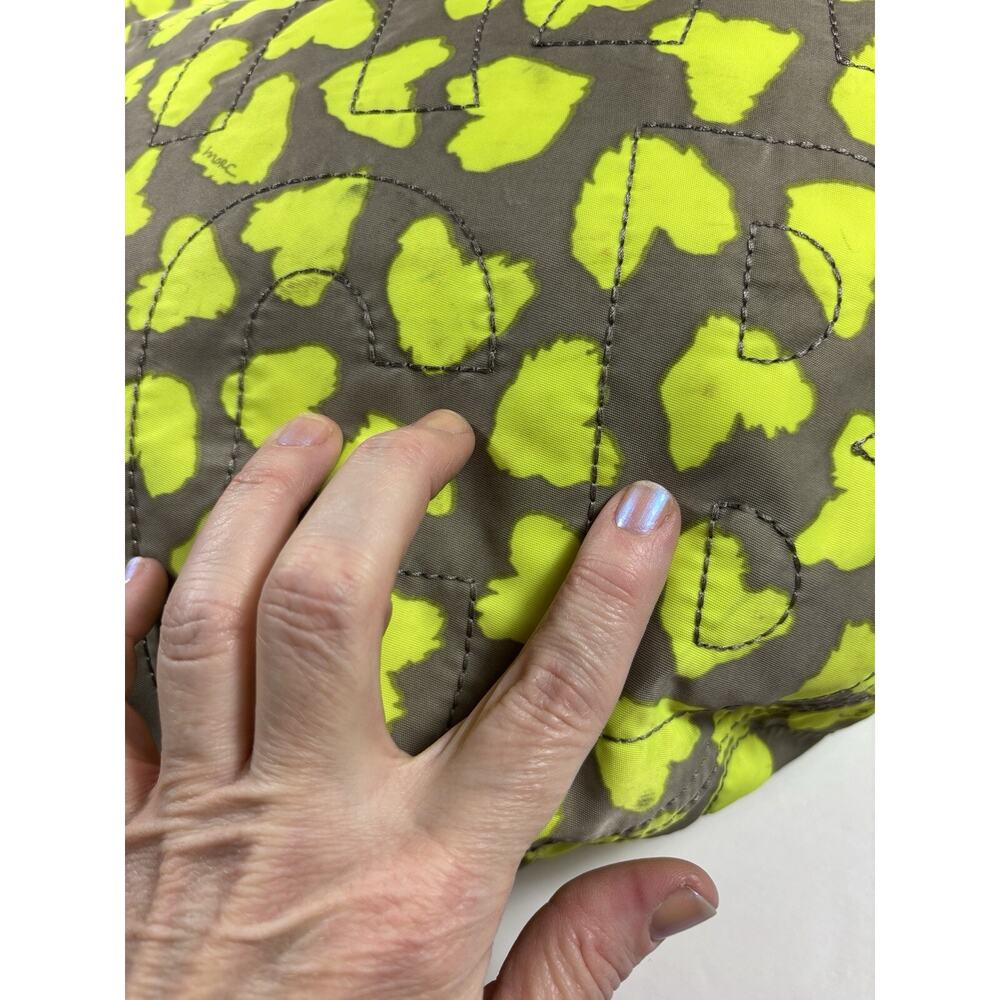 Marc by Marc Jacobs Crossbody Sling Hobo Bag Fluorescent Yellow Grey Heart Print - Picture 5 of 15